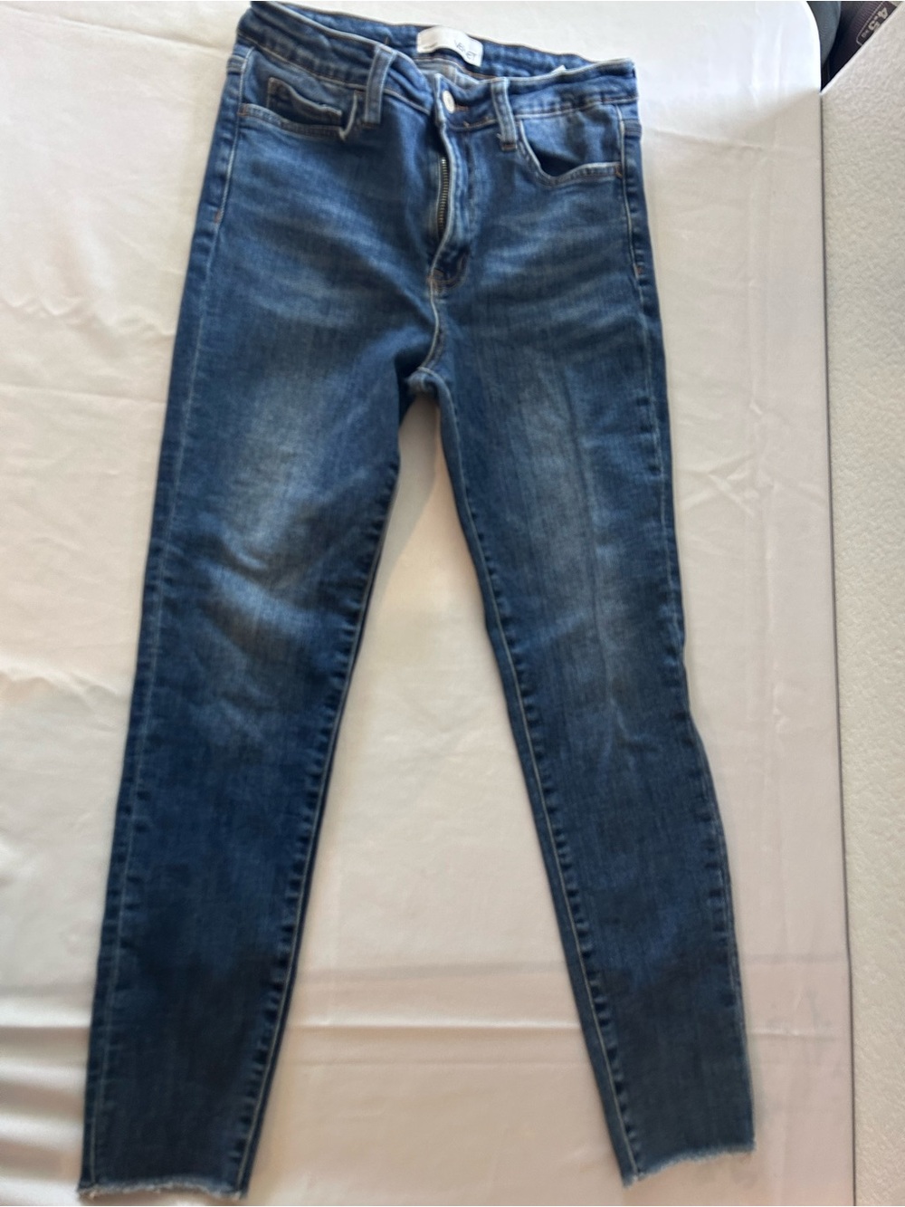 Women's Skinny Jeans in Medium Blue Wash